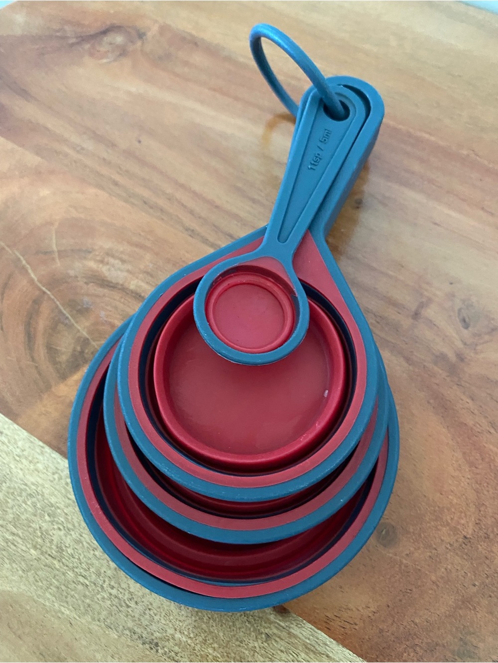 Silicone collapsible Nesting Measuring Cups - Red with Blue Handles